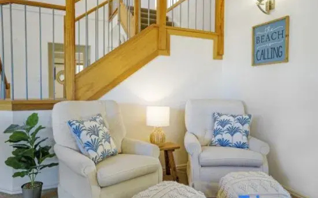 Seanna Blue: Relax & Indulge on the Canal