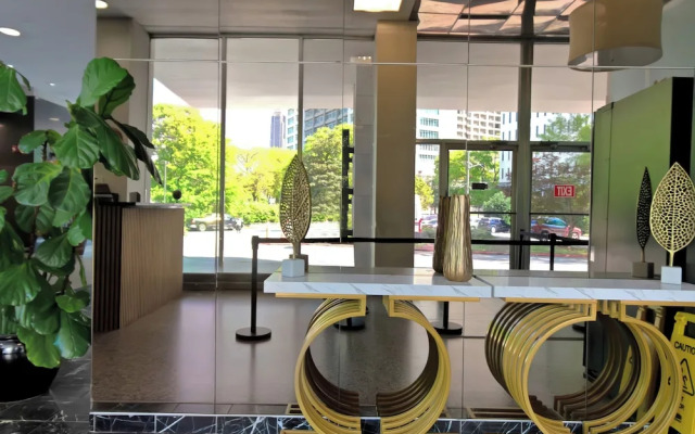 Spacious 3BR DTWN Condo with Pool