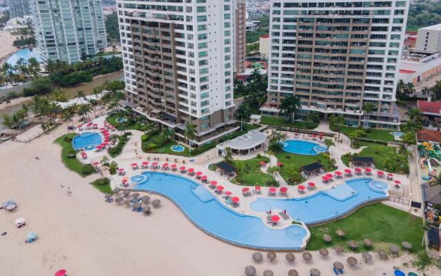 Ocean Front Condo Sleeps 4 Adults-Grand Venetian T3000-1606