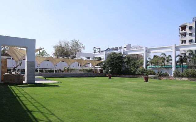 White Hall By OYO Rooms