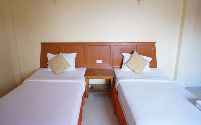 Sri Chumphon Hotel