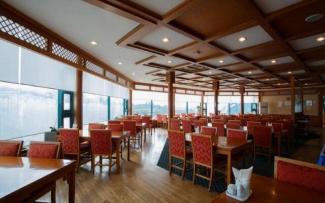 Yakam Tourist Hongyumchon Hotel