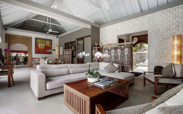 Villa Eden Roc by Alfred in Bali - Luxury Beachfront 3BR Villa With Infinity Pool Amed — 2-star hotel in Bunutan
