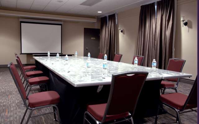 Radisson Hotel & Suites Fort McMurray