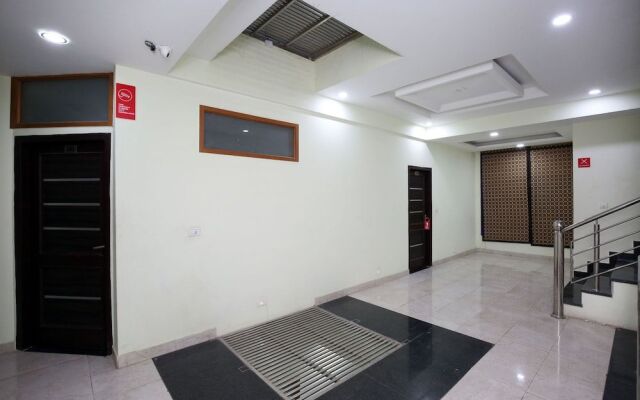 OYO 9956 Hotel Pelican Inn