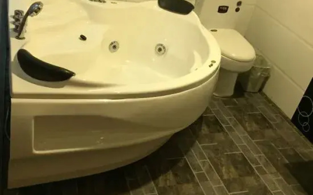 Jixiang Hotel (Nantong University Affiliated Hospital Branch)