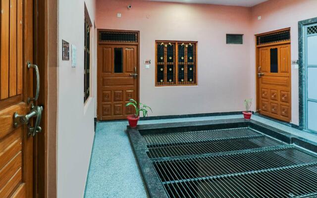 SPOT ON 77097 H R Paying Guest House