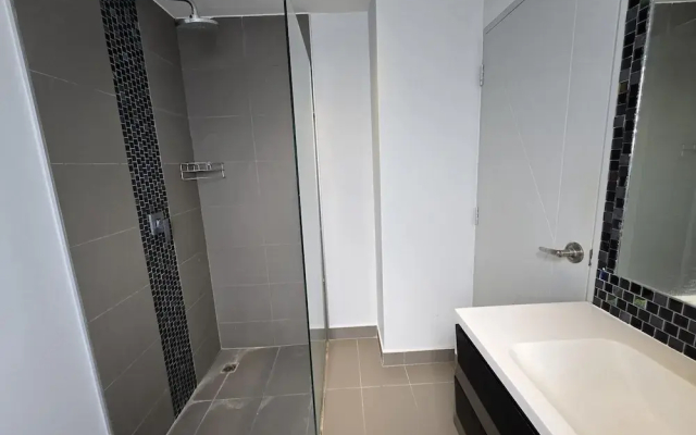Sleek Corner 1 Bed Apt T1-607