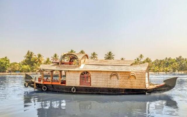 1 BHK Houseboat in Pallathuruthy, Alappuzha, by GuestHouser (25F4)