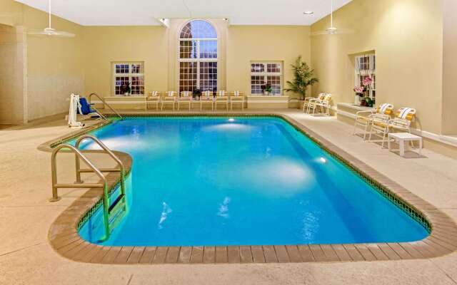 La Quinta Inn & Suites by Wyndham Milwaukee Delafield