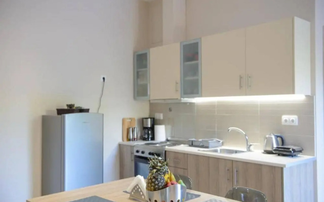 Alimos Modern Retreat Near the Beach