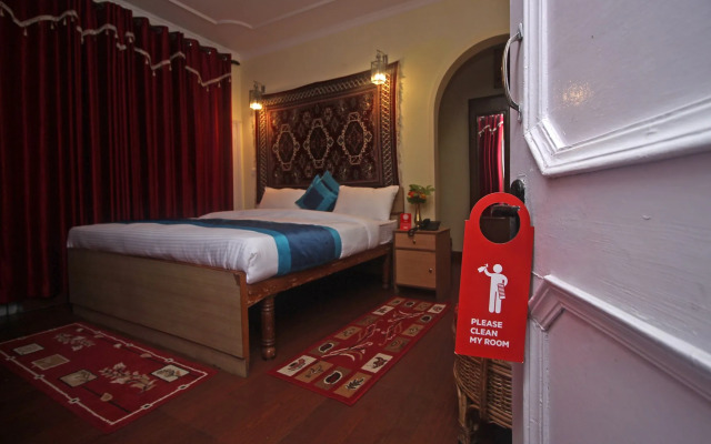 The White House by OYO Rooms