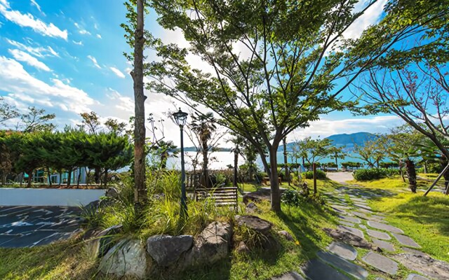 Yeosu White Village Pension