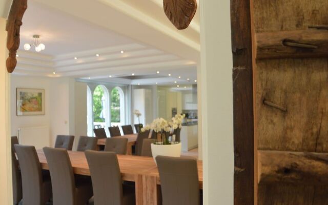 Luxurious Mansion in Brakel with Pond