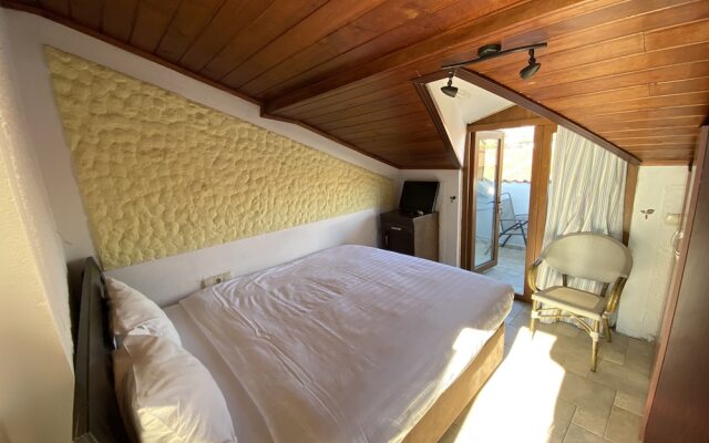 Cicerone Lodge Hotel