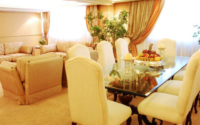 Carlton Hotel