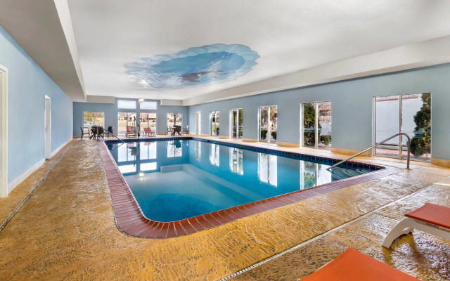 Comfort Suites At Rivergate Mall