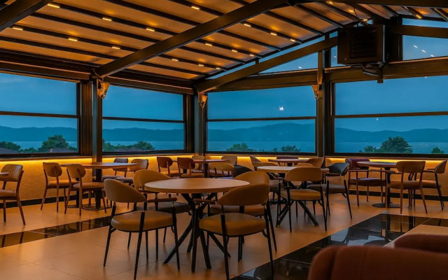 Rest by Dedeman Sapanca