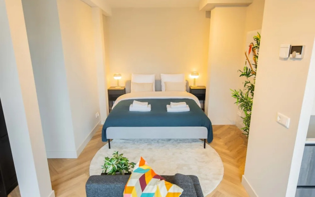 Studio Serviced Apartments With City View