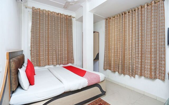OYO 4406 Hotel Arya Palace