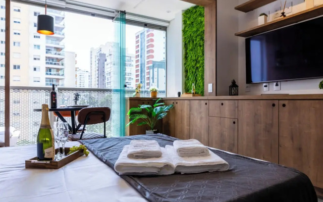 Vista incrível com piscina e AC