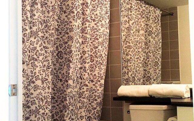 Lavish Suites - Luxury Condo - Downtown