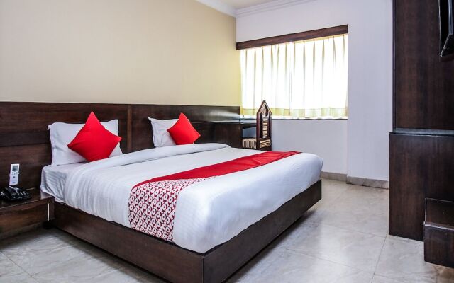 OYO 18849 Hotel Raj Shikhar