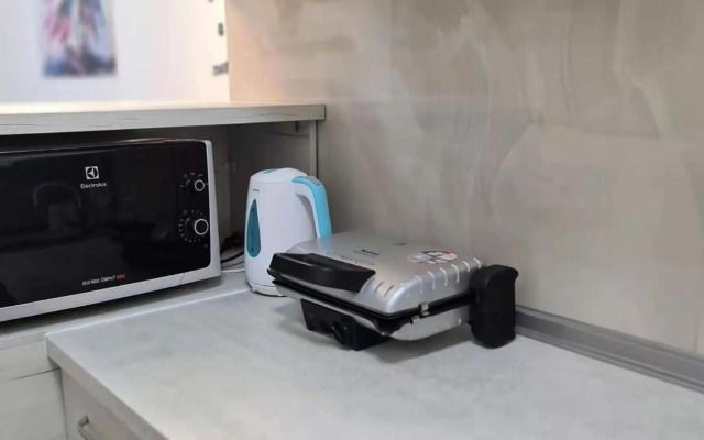 Stylish Violet & Modern Apartment