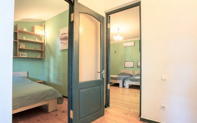 Veranda House on Samreklo 25