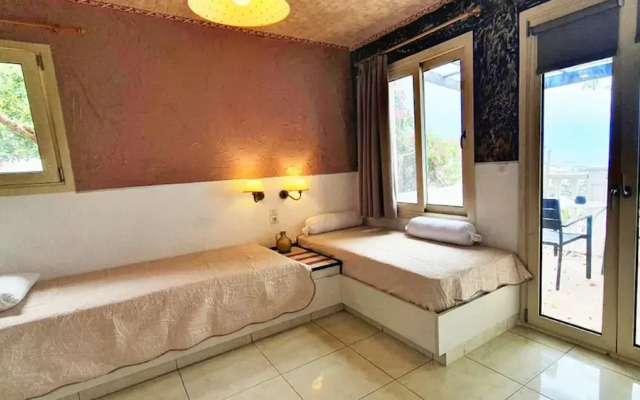 Cozy 3 Bedroom House in Hersonisos