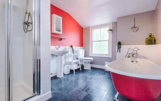 Fresh, new, stylish Chester Town House to sleep 6