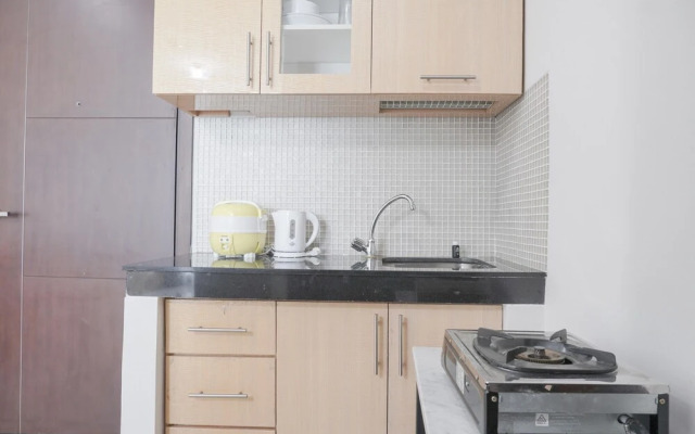 Comfort And Cozy 1Br At Sky Terrace Apartment