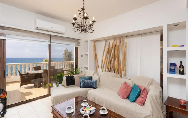 Villa Beach Heaven in Pomos