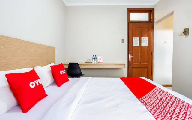 OYO 3819 Hotel Winotosastro
