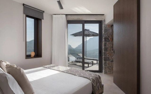 Neromai Cave Luxury Villas