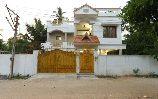 OYO 10910 Home Spacious 4BHK Near Paradise Beach