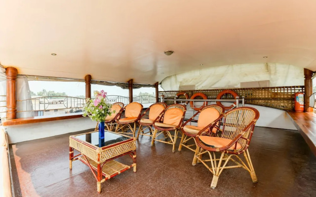 OYO 23047 Rkv Golden Petal Houseboat 3 Bhk
