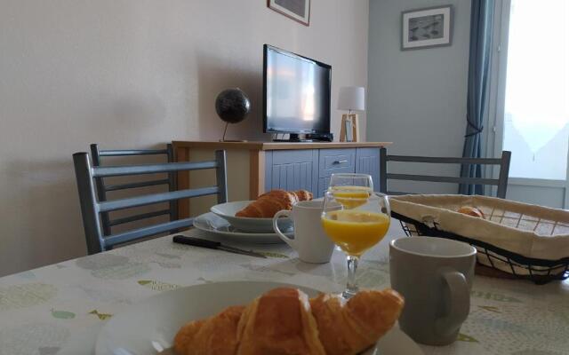 Appartement restauré à 50 m de la plage