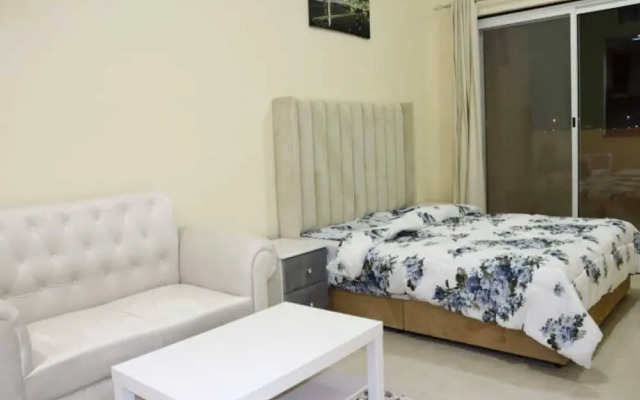 Stunning Studio With Balcony And Free Parking