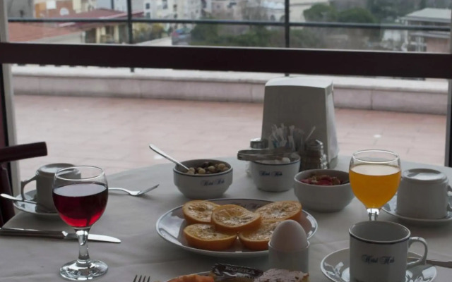 Hali Hotel