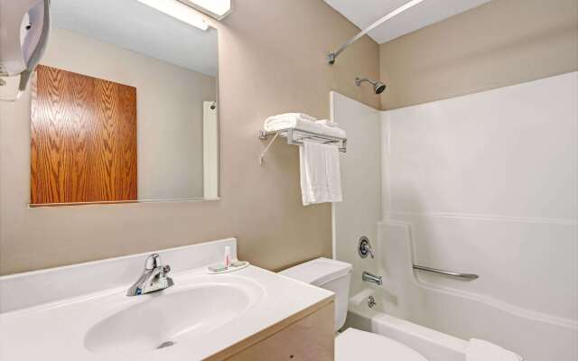 Super 8 by Wyndham Indianapolis/Emerson Ave