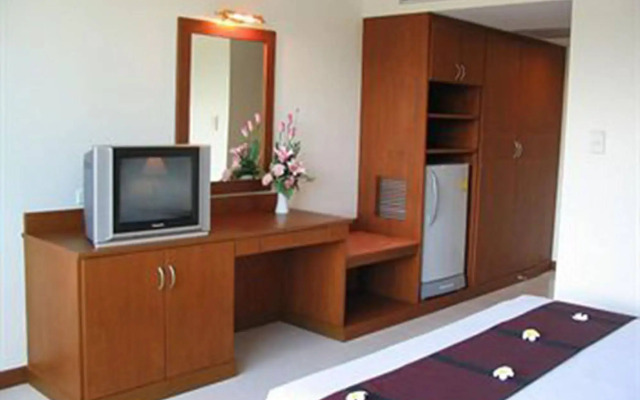 Crown Pattaya Beach Hotel