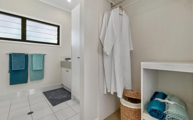 Beachside Serenity Apartment