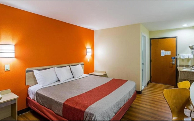 Motel 6 Urbana, IL