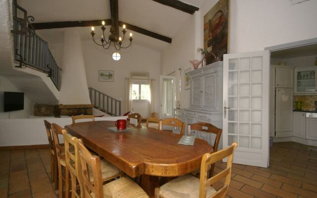 Majestic Villa in Mouans-Sartoux with Swimming Pool