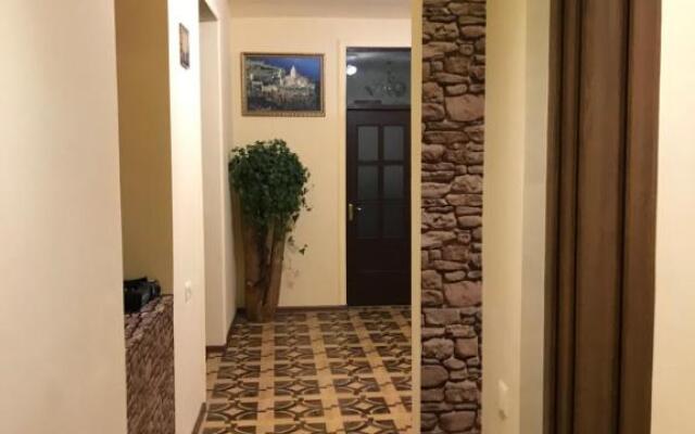 B&B Galstyan 44