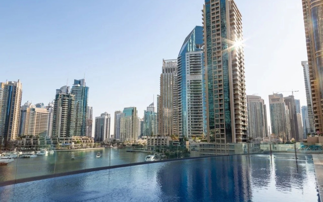 Astonishing 1BR in Fabulous Cayan Tower