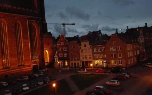 Apartment in Old Town - view of Mariacki Church
