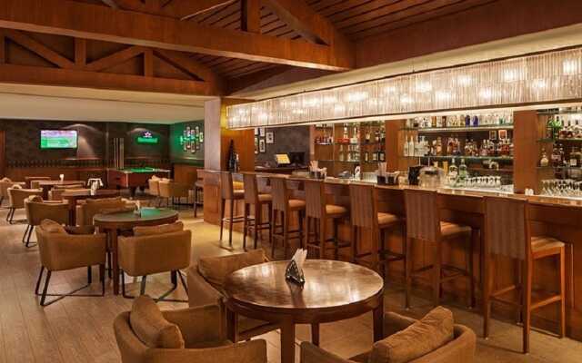 DLF Club 5