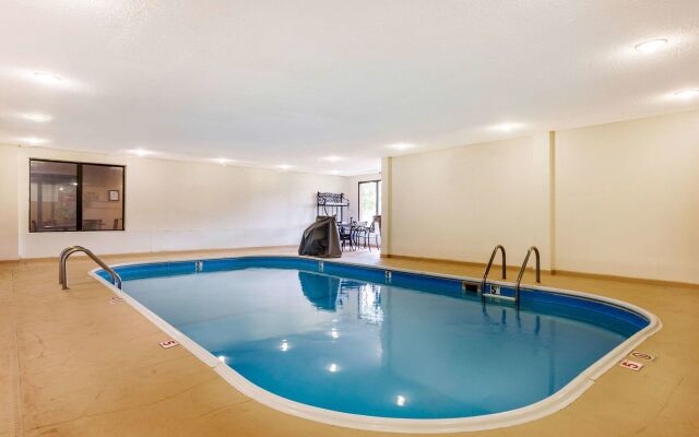 Comfort Suites near I-80 and I-94